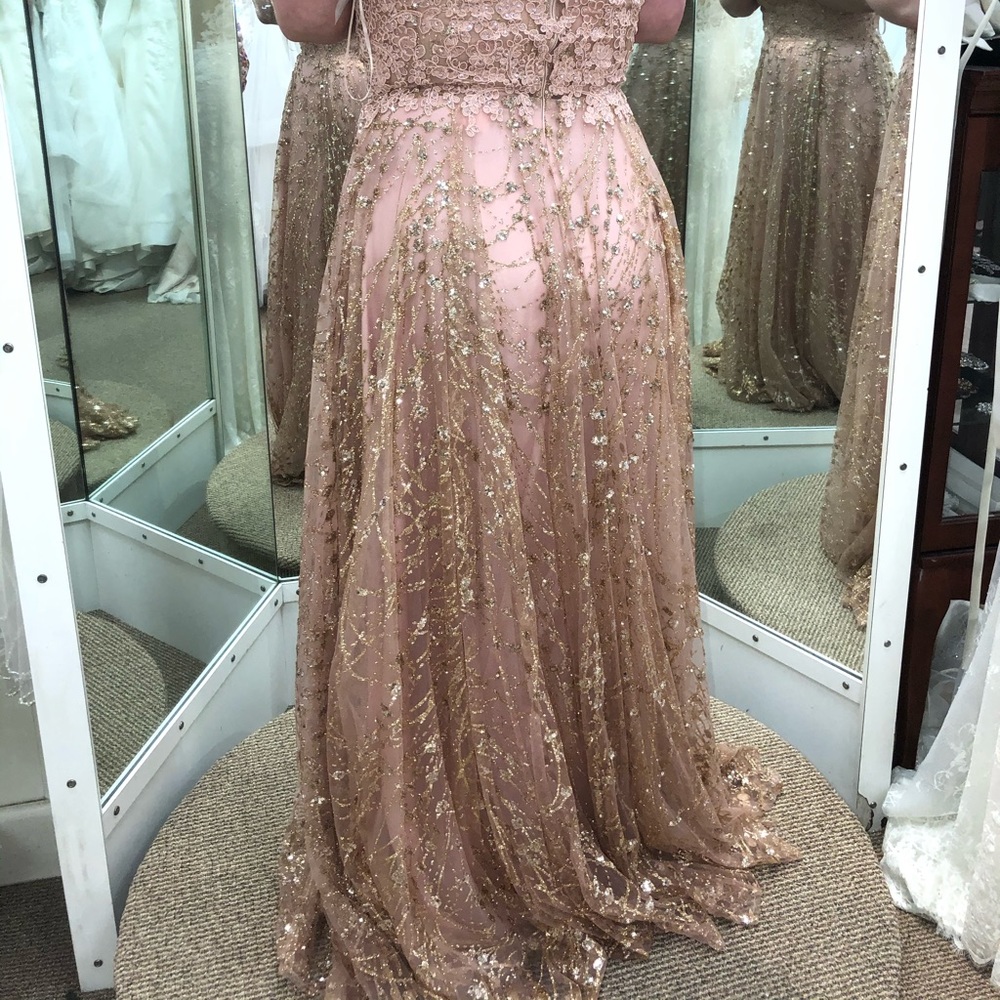 Prom dress - Picture 2 of 6